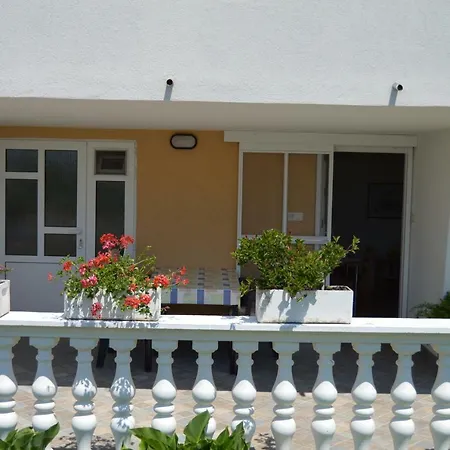 Apartment Latin 1 *