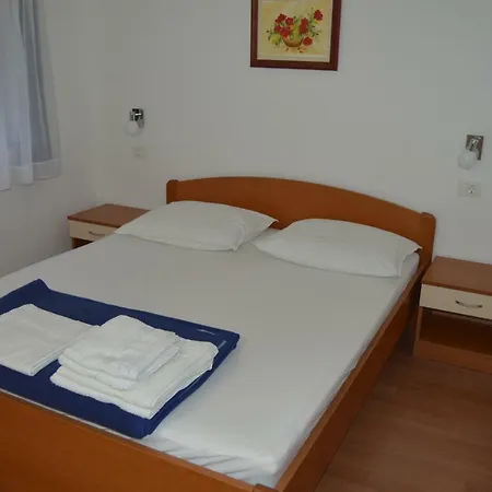 Latin 1 Apartament *